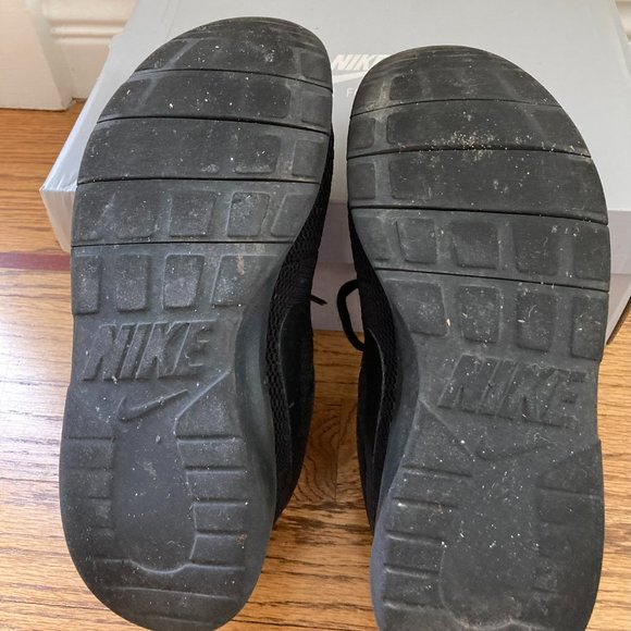 Nike Black Mesh Womens Size 8.5 Runners - Picture 5 of 8